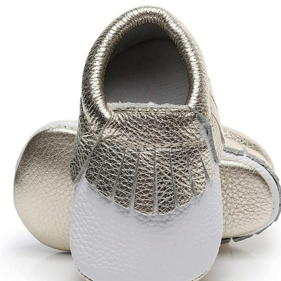 Bebila white baby moccasins with gold bow tassel - Picture 2 of 13